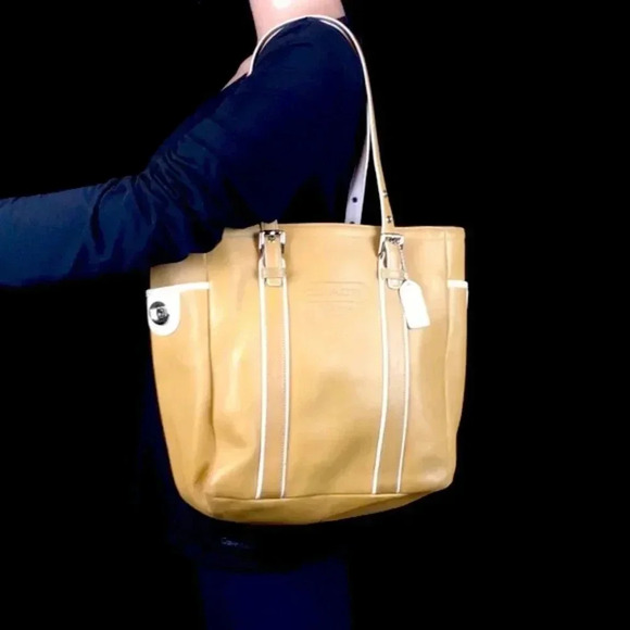 Coach Leather Gallery Tote - Picture 1 of 8